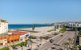 Oceanview Apartment With Stunning City View